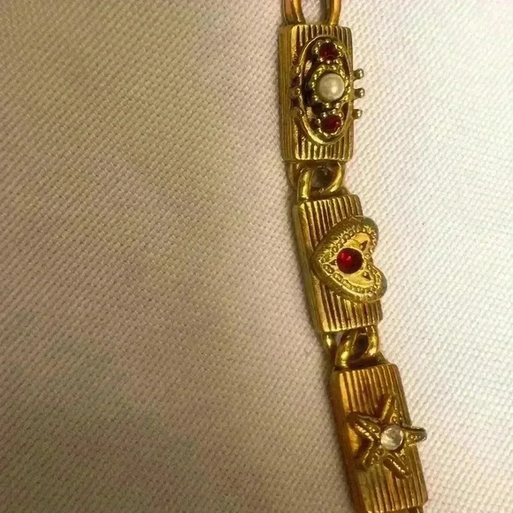 Beautiful Vintage unSigned Goldette Victorian Revival Slide Charm Bracelet - Picture 12 of 16